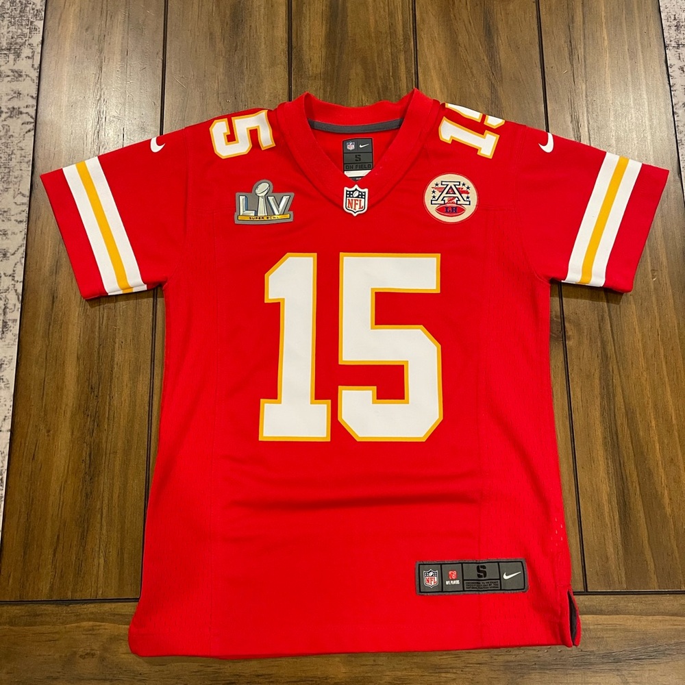 Youth Mahomes football jersey 
Size youth small (8)
Great condition